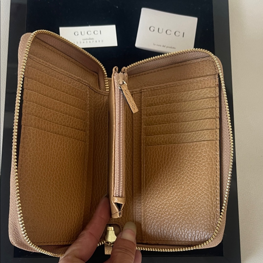 Gucci Tan Zip-Around Leather Wallet - Picture 5 of 9